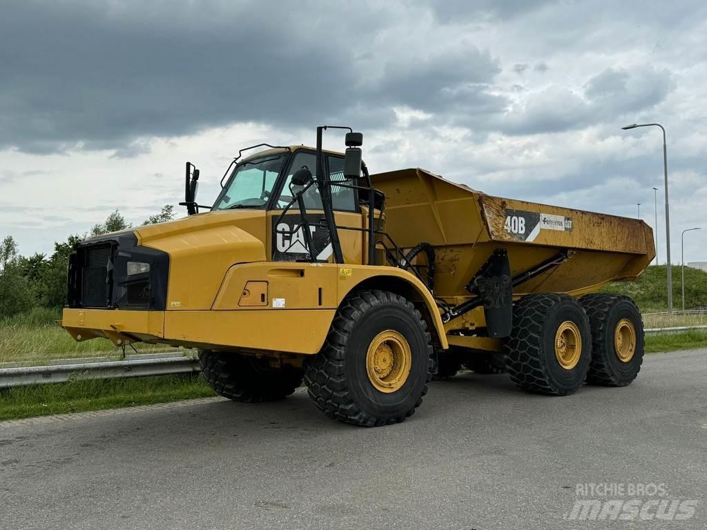CAT 740B アーティキュレート式ダンプトラック