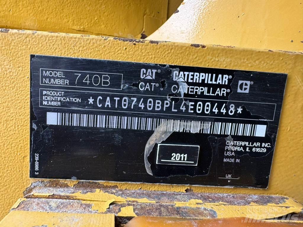CAT 740B アーティキュレート式ダンプトラック