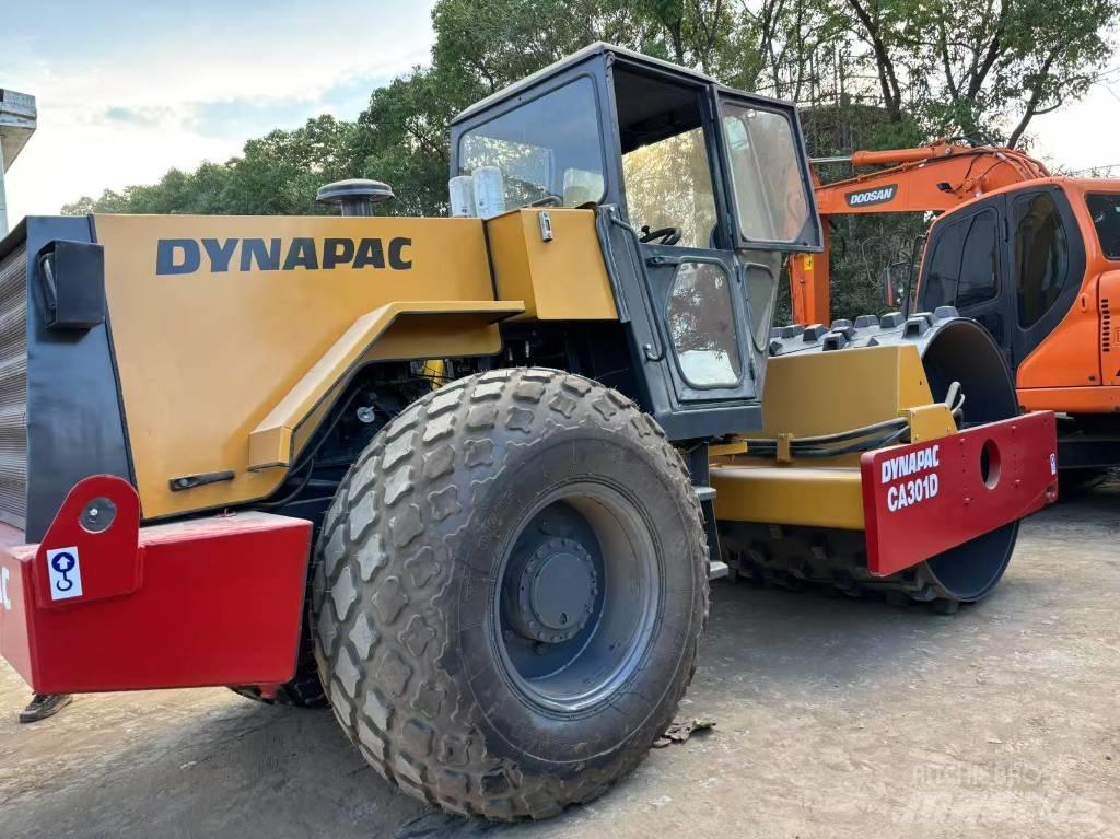 Dynapac CA 301 D 振動ローラ