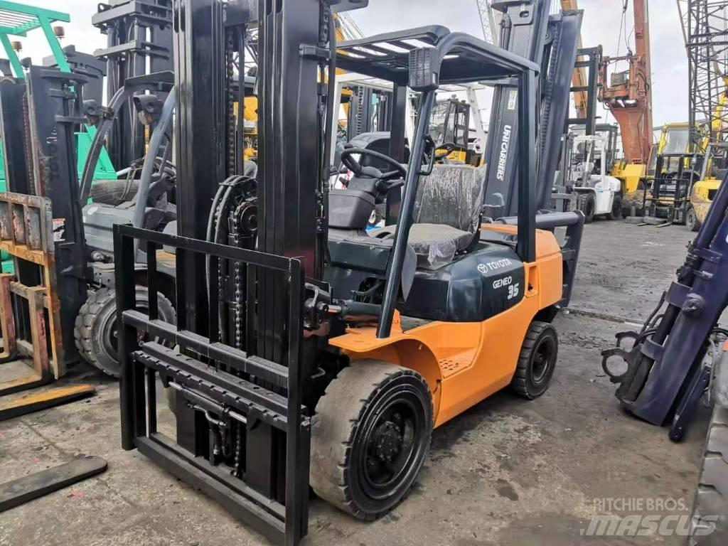 Toyota 3.5Ton ディーゼル・軽油
