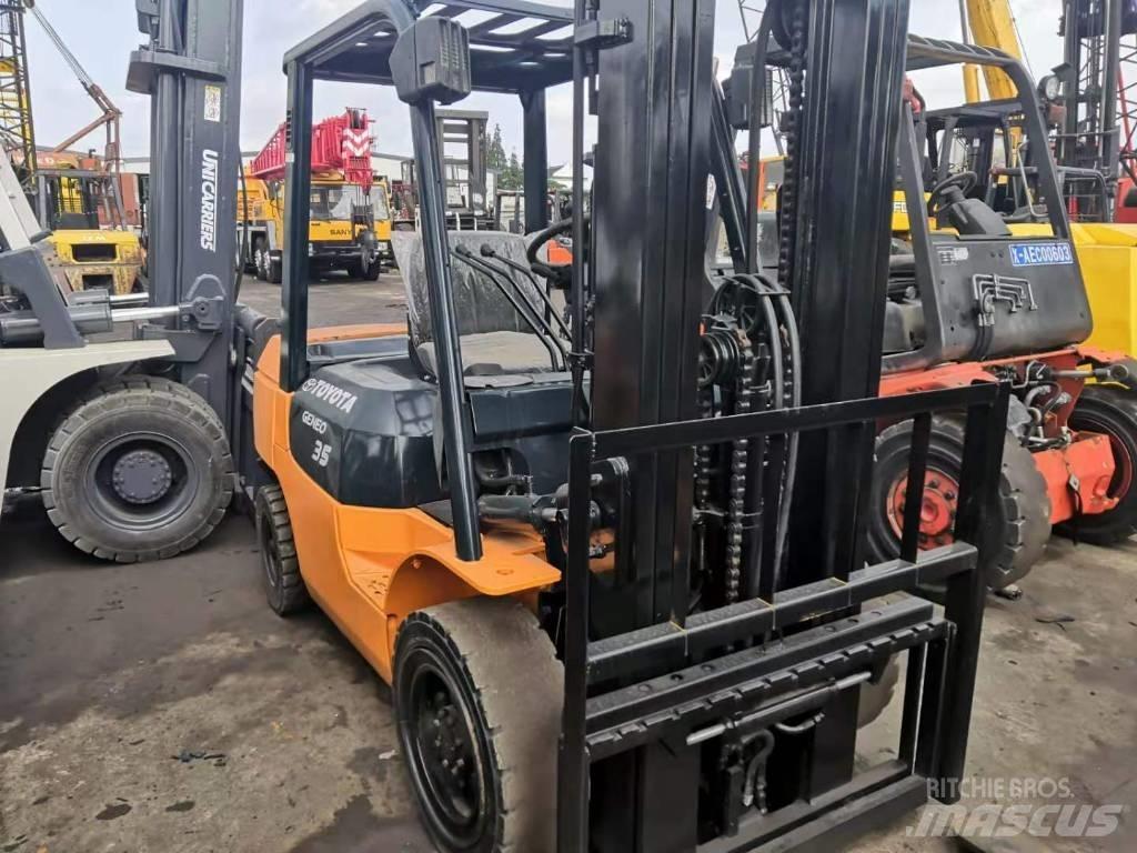 Toyota 3.5Ton ディーゼル・軽油
