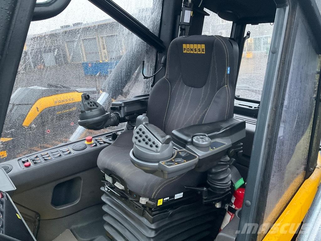 Ponsse SCORPION 8W ハーベスター