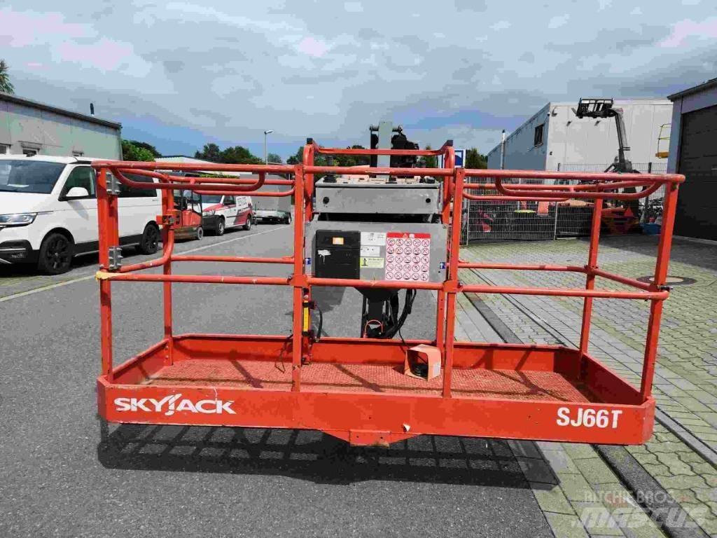 SkyJack SJ 66 T ブームリフト　屈伸型
