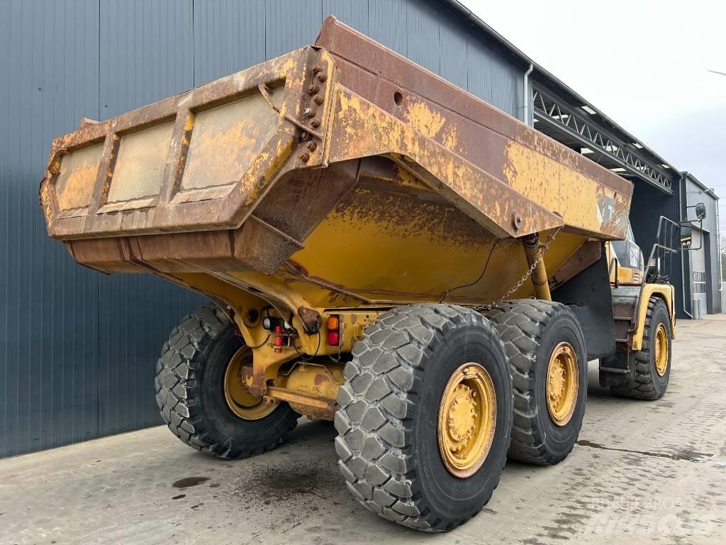 CAT 730 アーティキュレート式ダンプトラック