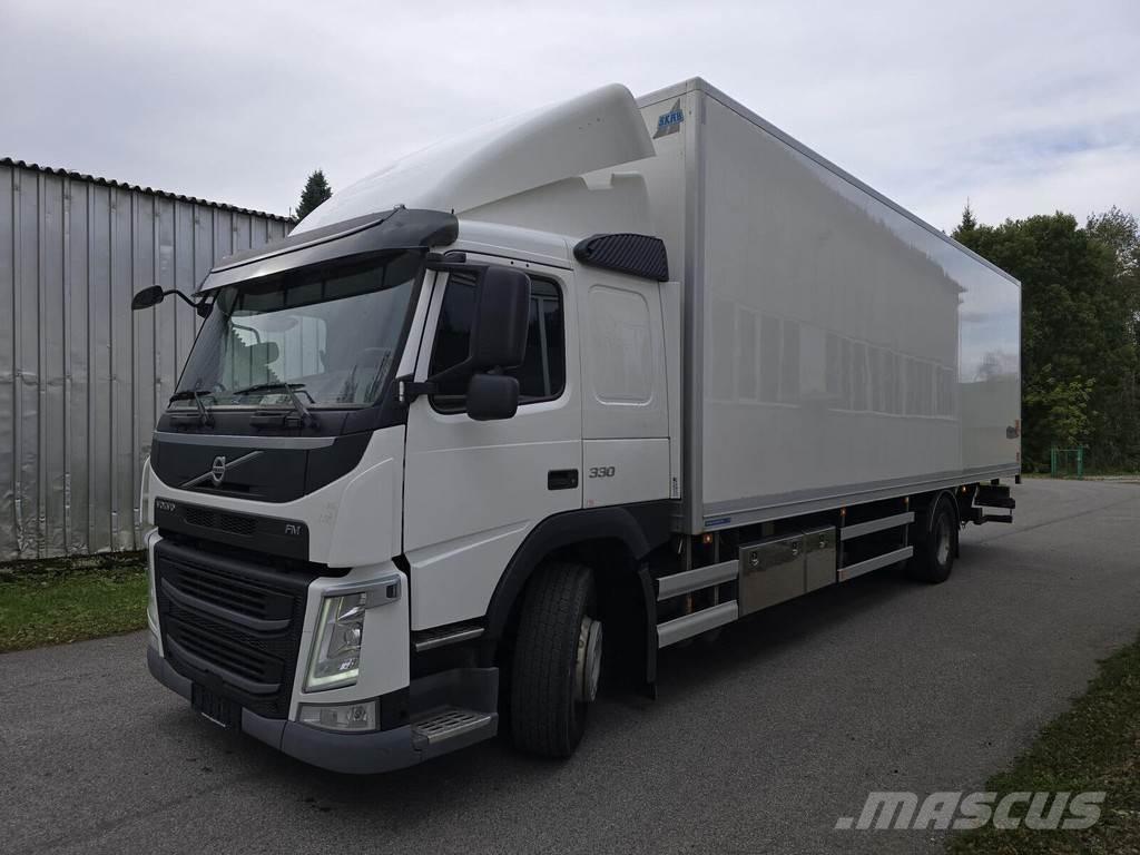 Volvo FM330 4X2 ボックスボディー、ウイング、箱車