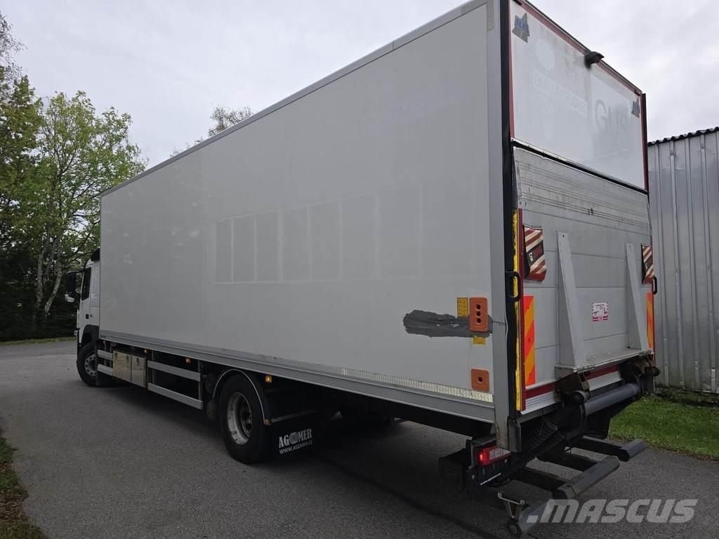 Volvo FM330 4X2 ボックスボディー、ウイング、箱車