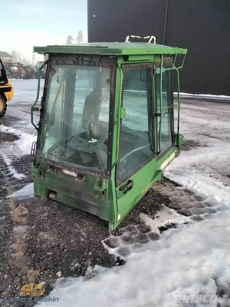 John Deere 1710 キャビン及び内装