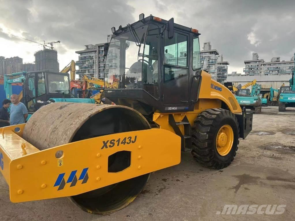 XCMG XS 143 J 振動ローラ