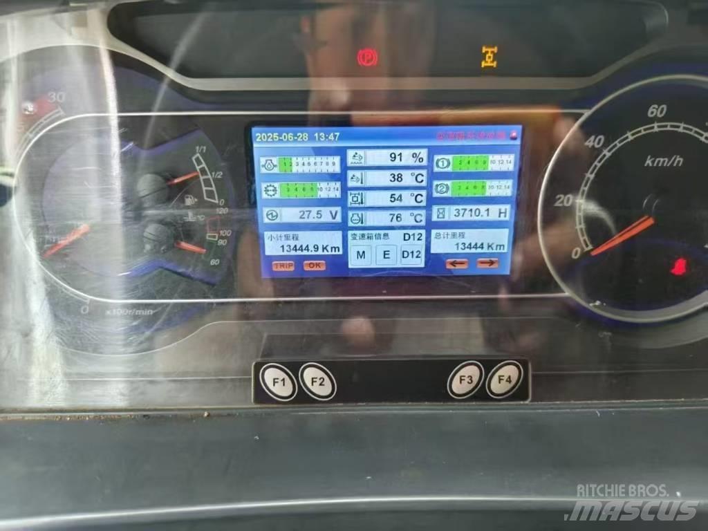 Sany SAC2600C8 オールテレーンクレーン