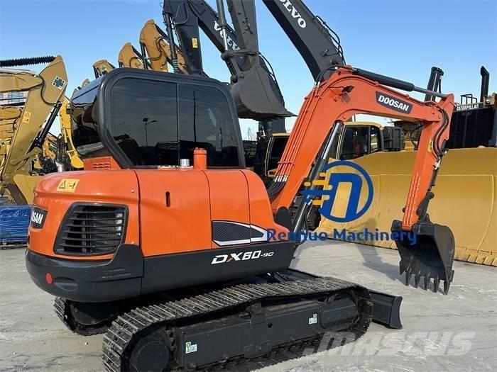 Doosan DX 60 ミニ油圧ショベル 7t以下（ミニユンボ・ミニディガー）