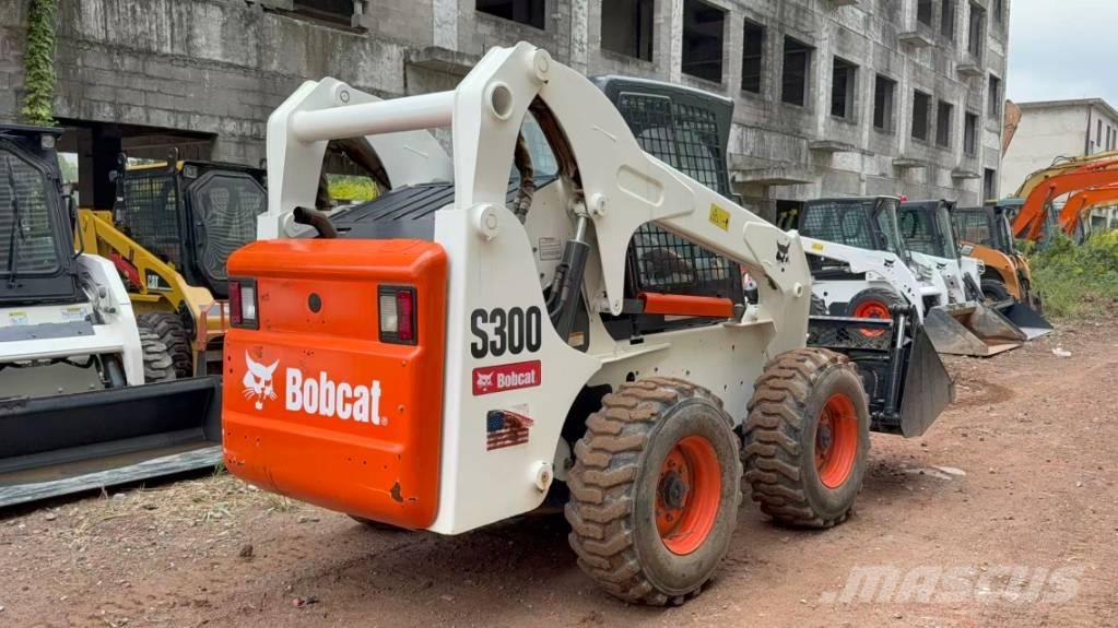Bobcat S 300 スキッドステアローダー