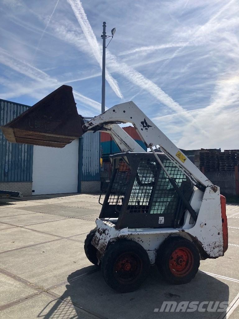 Bobcat S 100 スキッドステアローダー