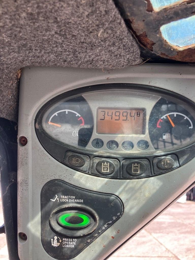 Bobcat S 100 スキッドステアローダー