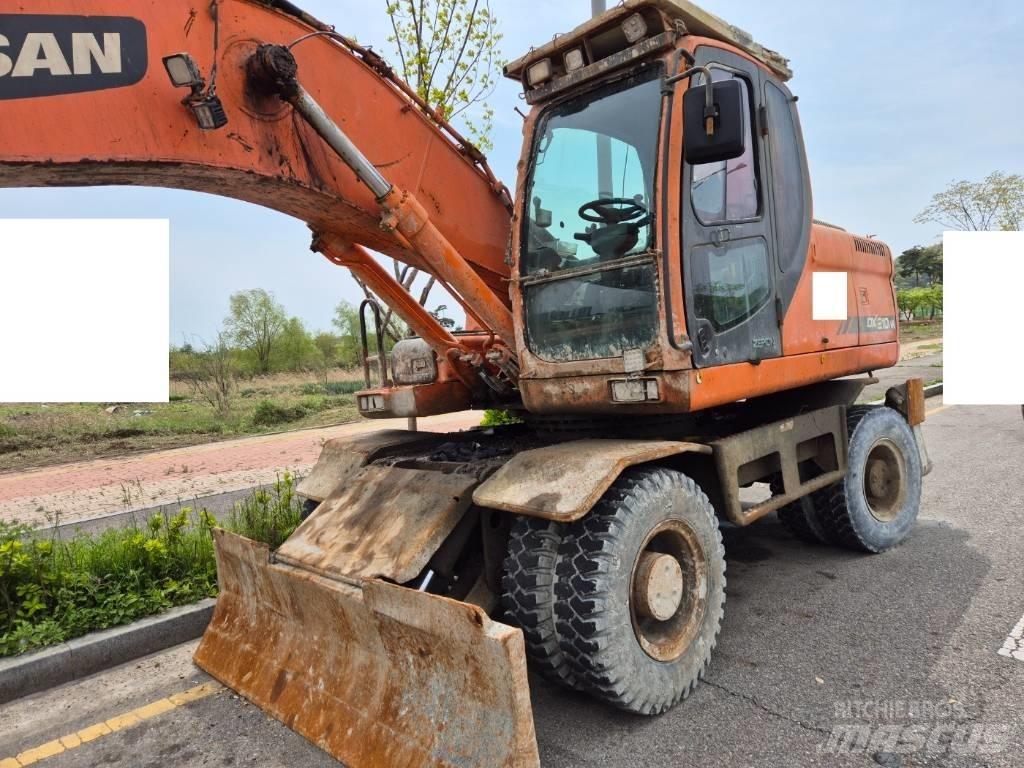 Doosan DX210WA ホイール式油圧ショベル（パワーショベル・ユンボ・バックホー）