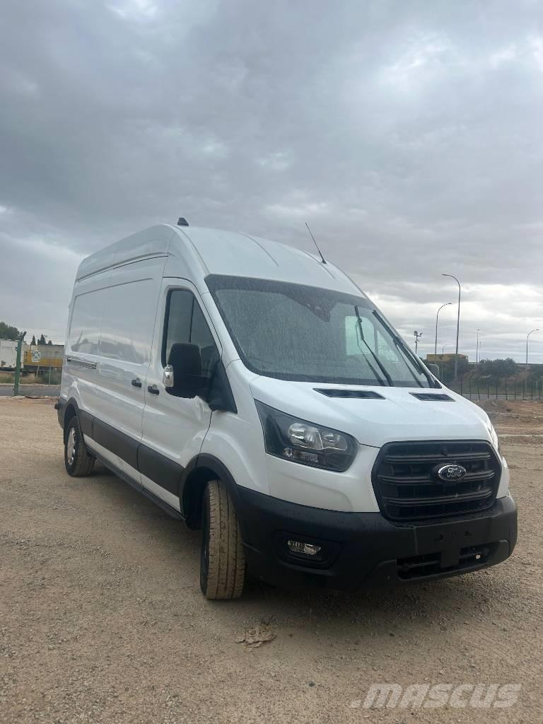 Ford Transit パネルバン