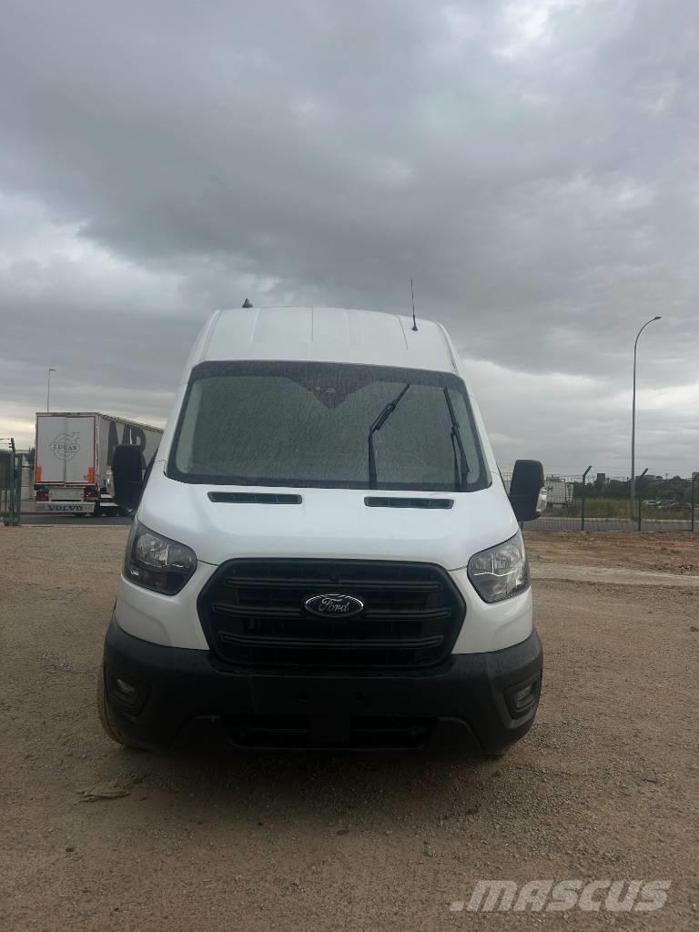 Ford Transit パネルバン