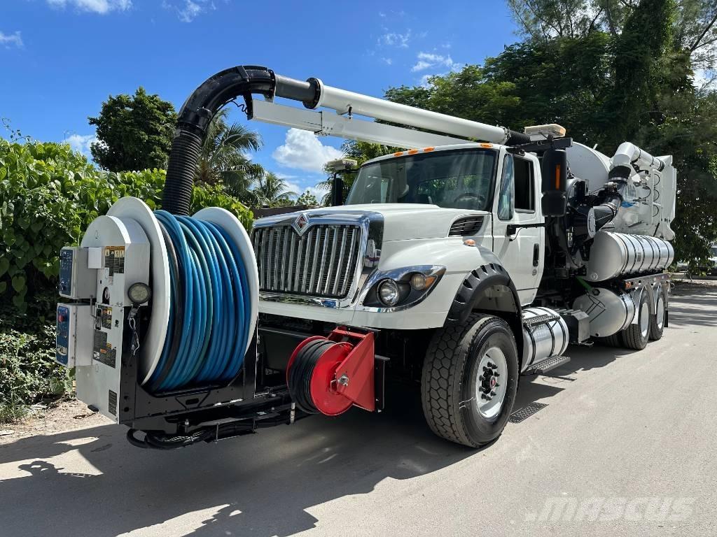 International 7600 コンバイン／バキュームトラック