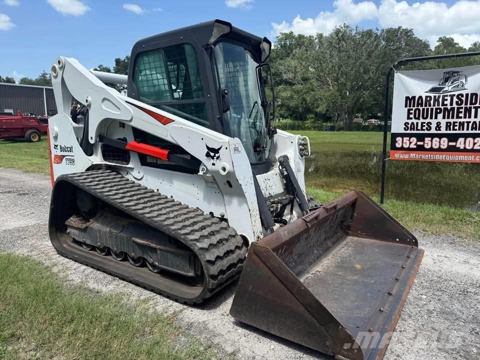 Bobcat T750 スキッドステアローダー