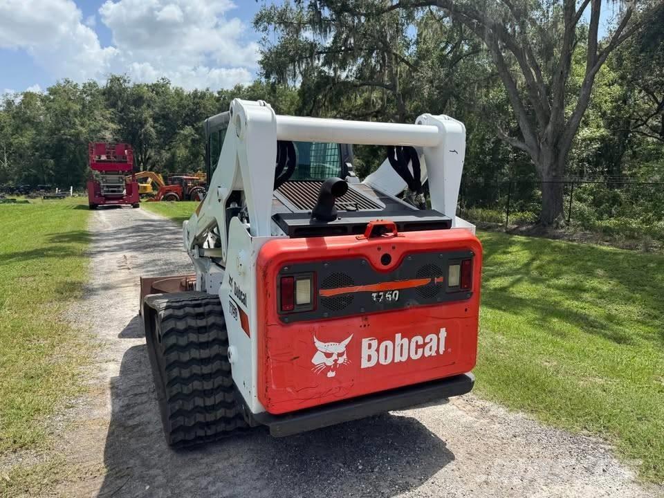 Bobcat T750 スキッドステアローダー