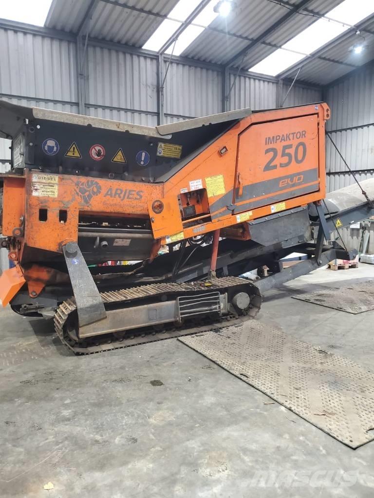 Arjes 250 Evo 自走式クラッシャー