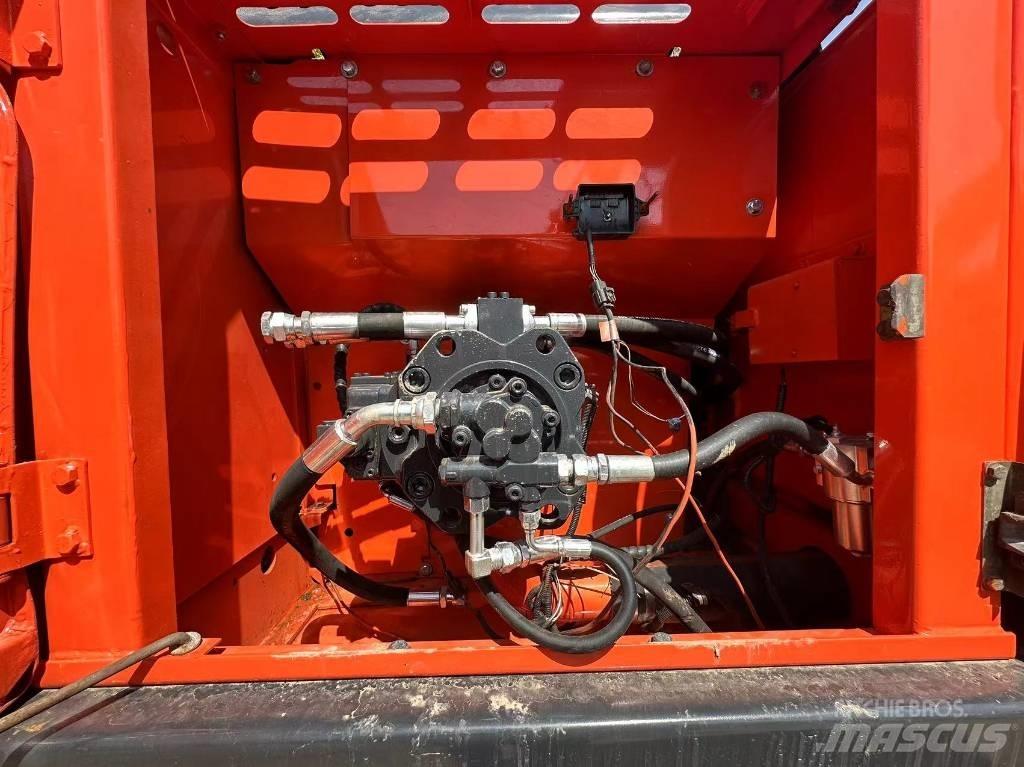Doosan DX 225 LC-9 大型油圧ショベル12t以上（パワーショベル・ユンボ）