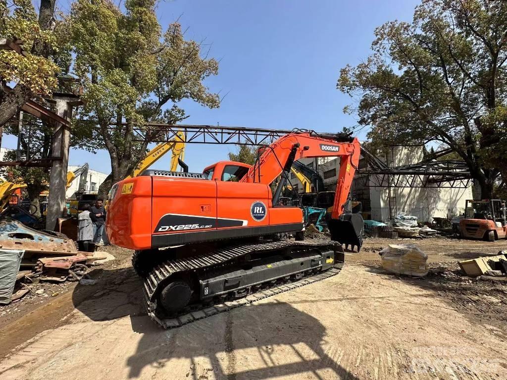 Doosan DX 225 LC-9 大型油圧ショベル12t以上（パワーショベル・ユンボ）