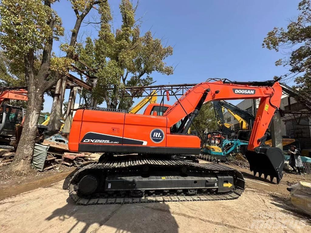 Doosan DX 225 LC-9 大型油圧ショベル12t以上（パワーショベル・ユンボ）