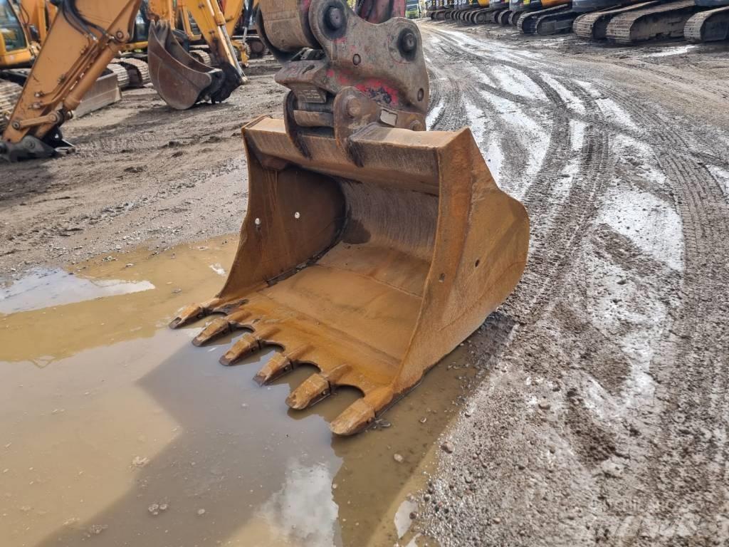 JCB JS220 LC T4 大型油圧ショベル12t以上（パワーショベル・ユンボ）