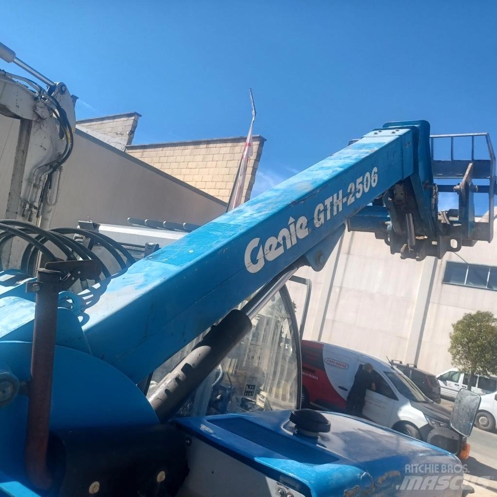 Genie GTH 2506 テレスコーピックハンドラー