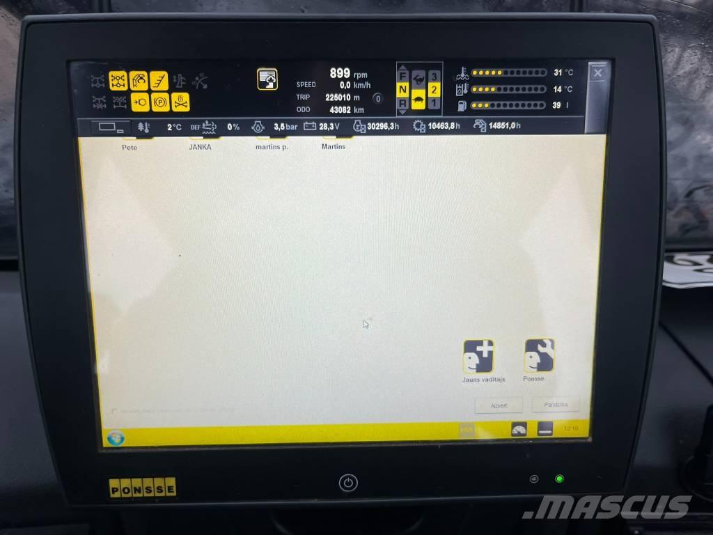 Ponsse Buffalo 8W フォワーダー