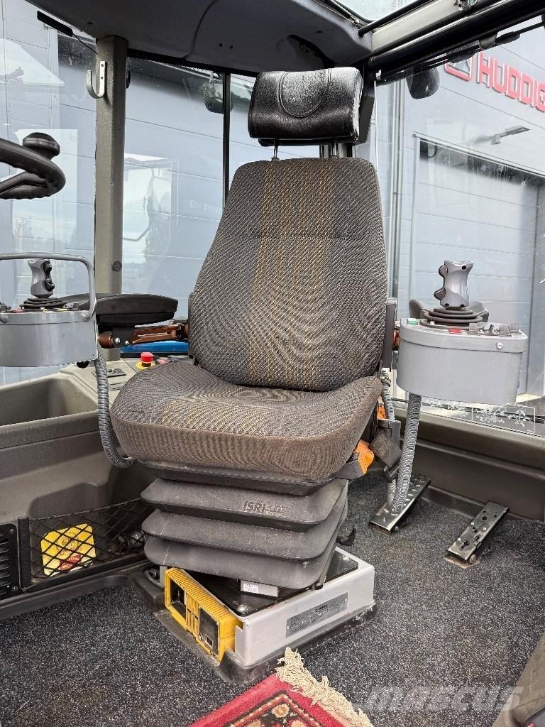 Huddig 1260 B バックホーローダー