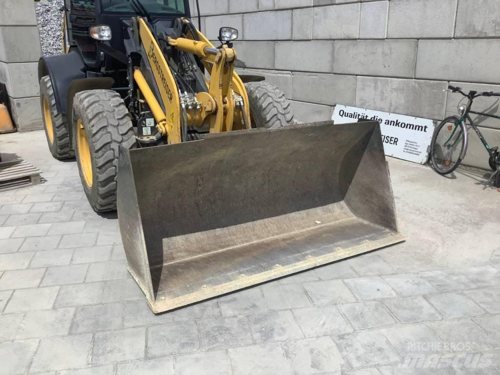 Komatsu WA100M-8 ホイールローダー・タイヤショベル