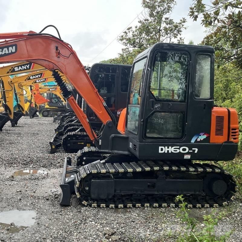 Doosan DH 60 ミニ油圧ショベル 7t以下（ミニユンボ・ミニディガー）