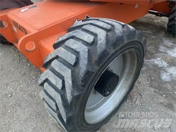 JLG 600AJ ブームリフト　屈伸型
