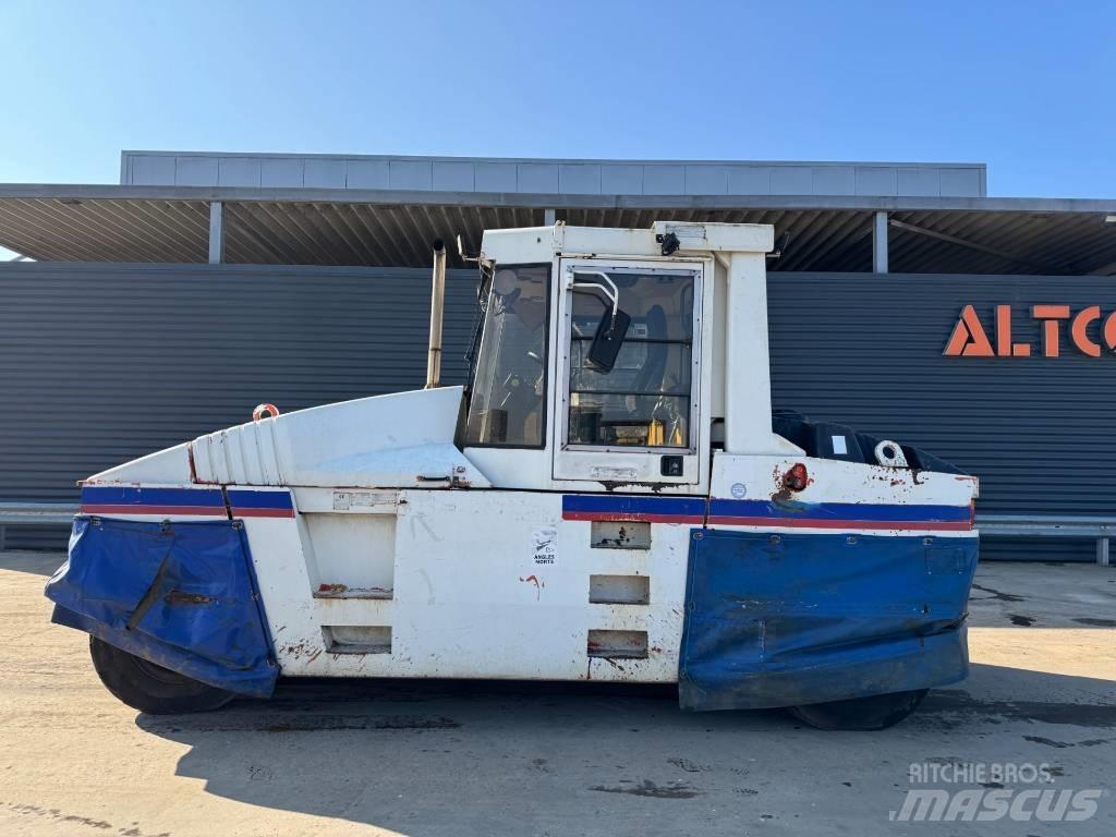 CAT RS-300B タイヤローラ