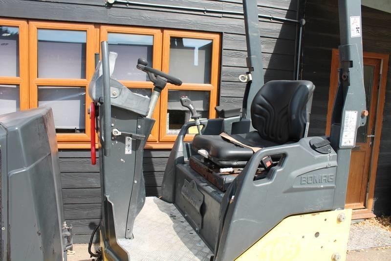 Bomag BW 120 AD-5 タンデムローラ