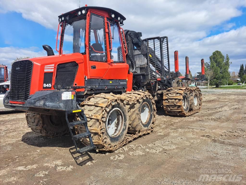 Komatsu 845 フォワーダー