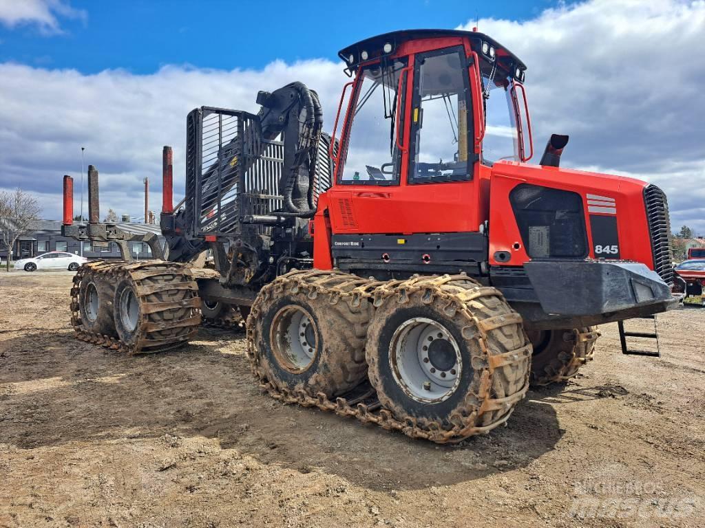 Komatsu 845 フォワーダー