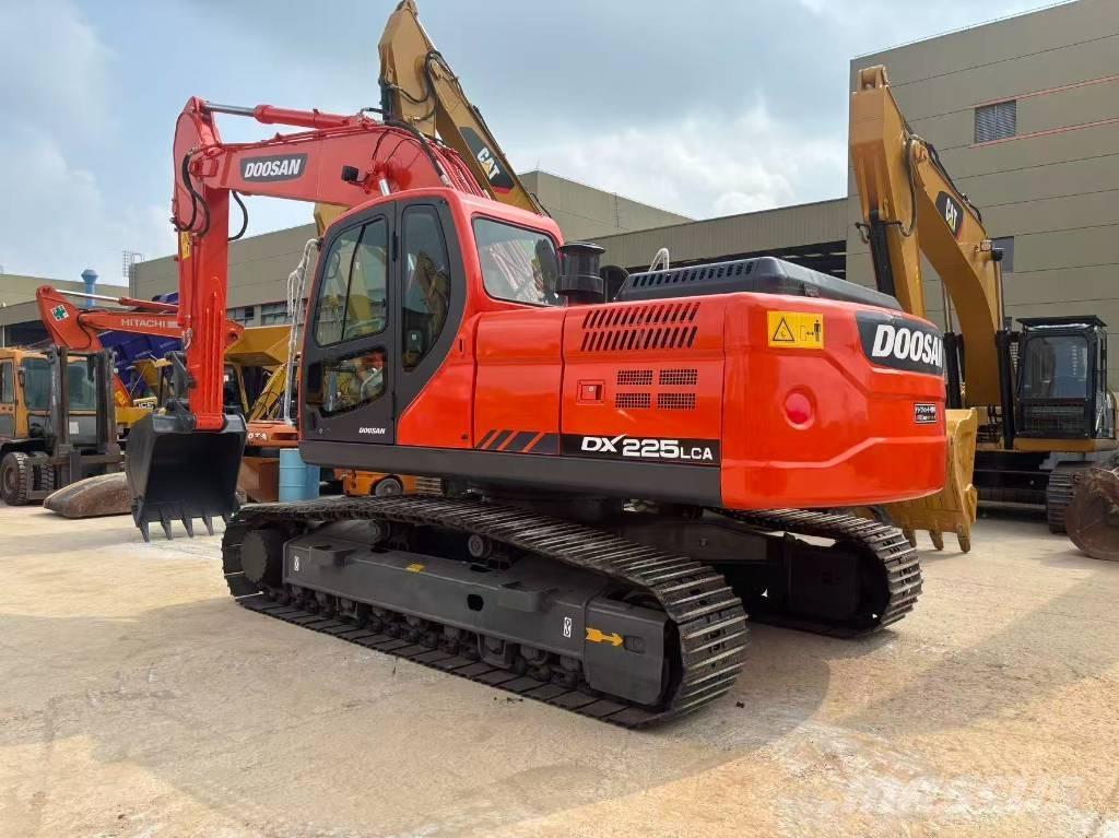 Doosan 225 LC 大型油圧ショベル12t以上（パワーショベル・ユンボ）