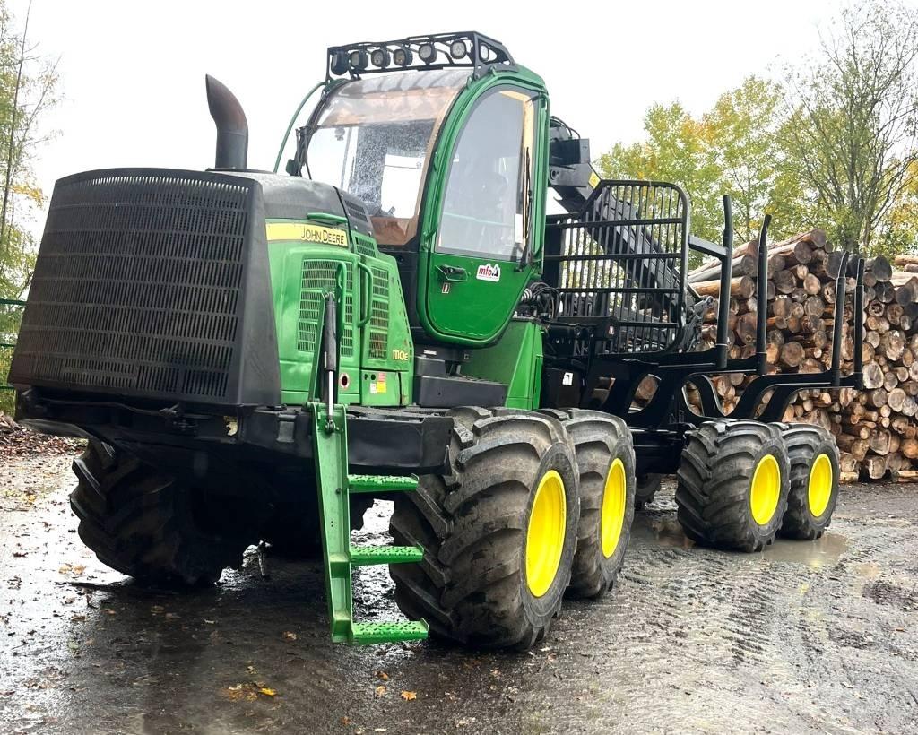 John Deere 1110 E フォワーダー