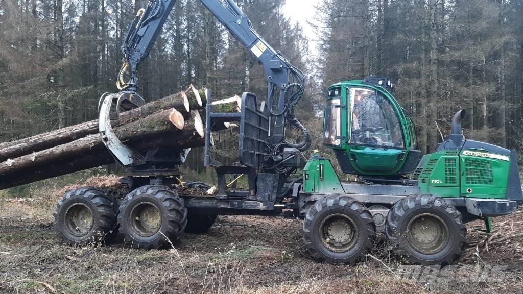 John Deere 1110 E フォワーダー