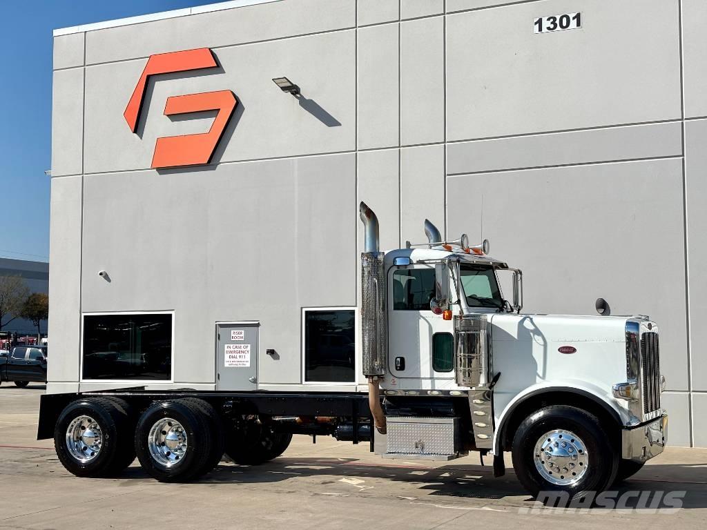 Peterbilt 388 中古トラクターヘッド | トレーラーヘッド