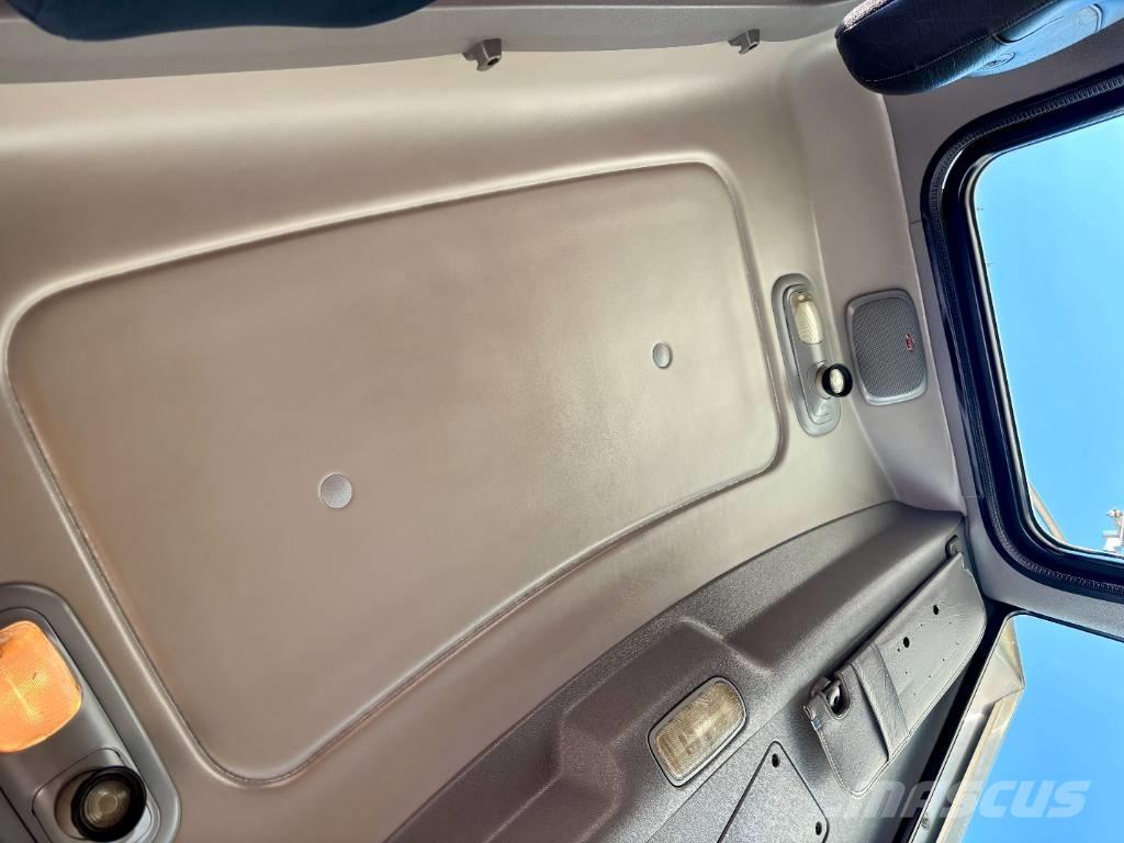 Peterbilt 388 中古トラクターヘッド | トレーラーヘッド