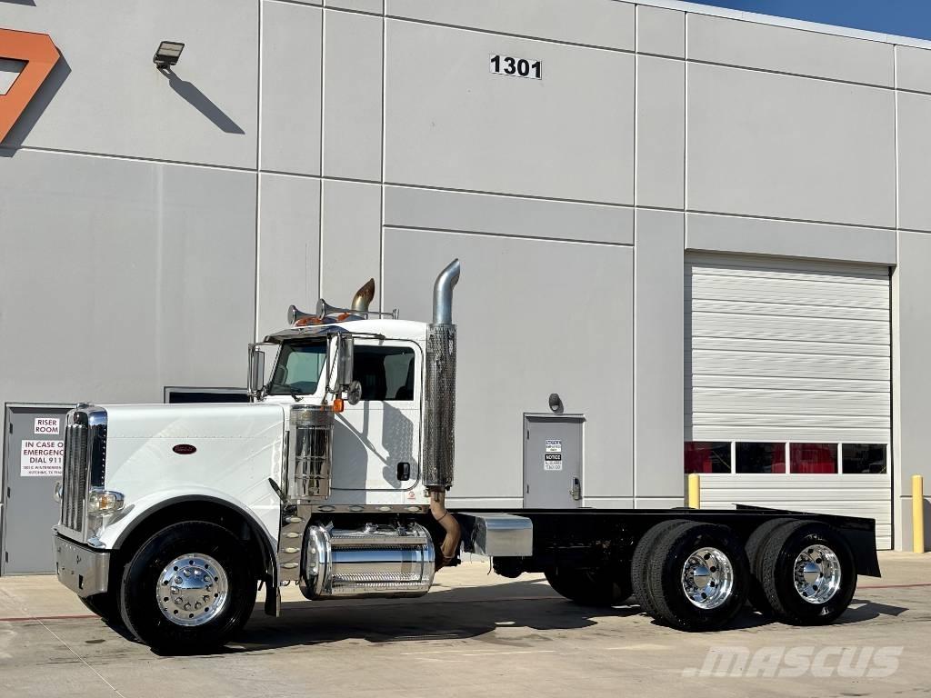 Peterbilt 388 中古トラクターヘッド | トレーラーヘッド