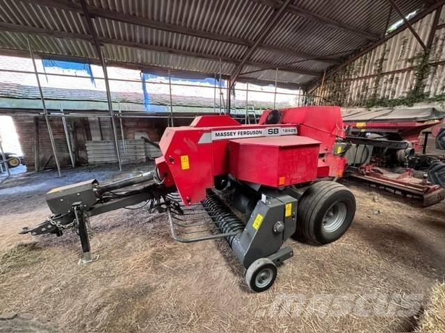 Massey Ferguson 1842 スクエアベーラー