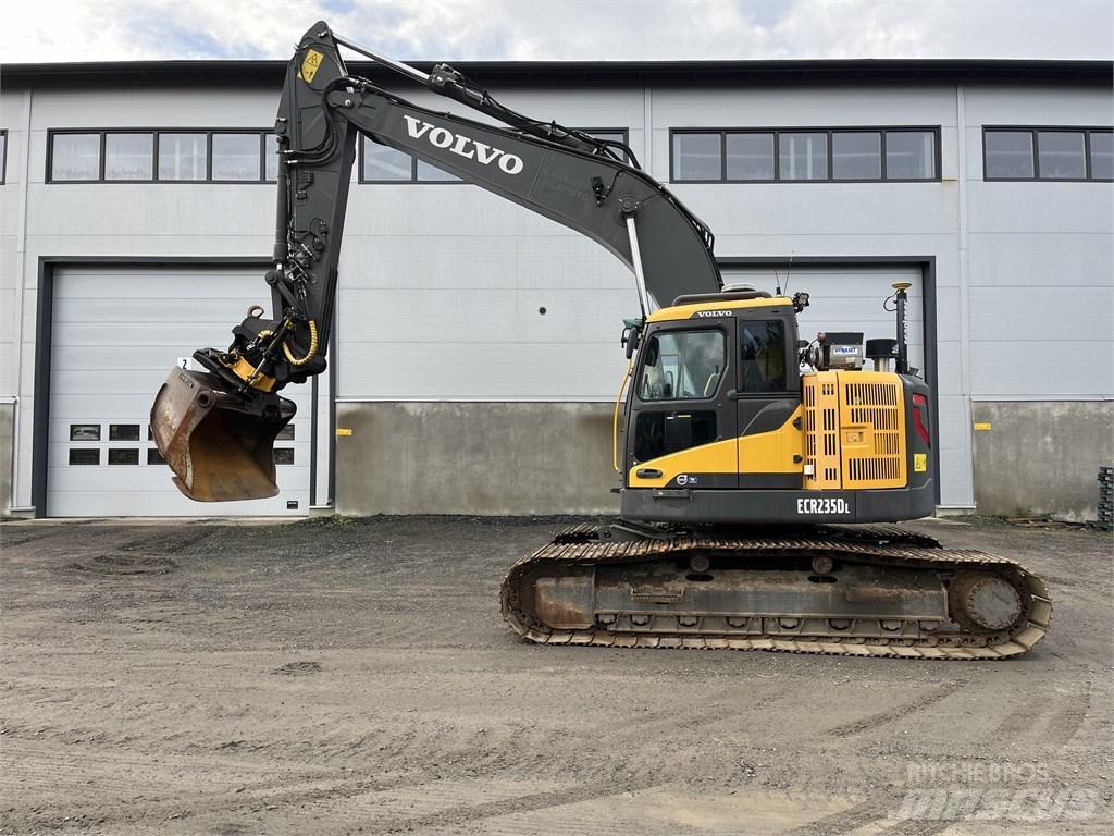 Volvo ECR 235 DL 大型油圧ショベル12t以上（パワーショベル・ユンボ）