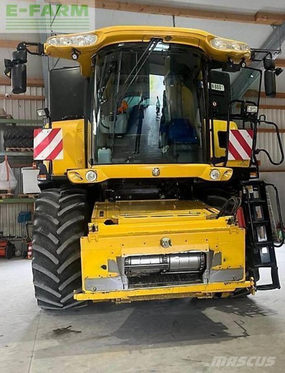 New Holland cr8080 コンバイン
