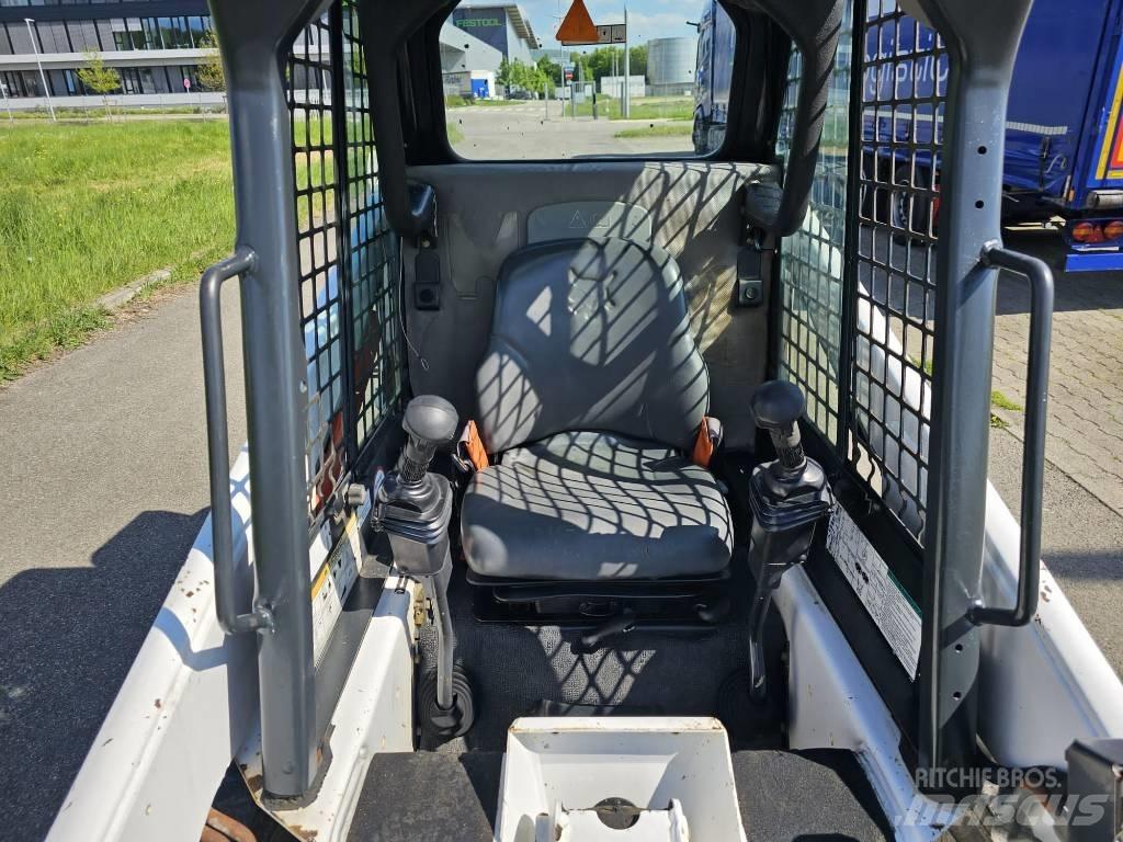 Bobcat S 130 スキッドステアローダー