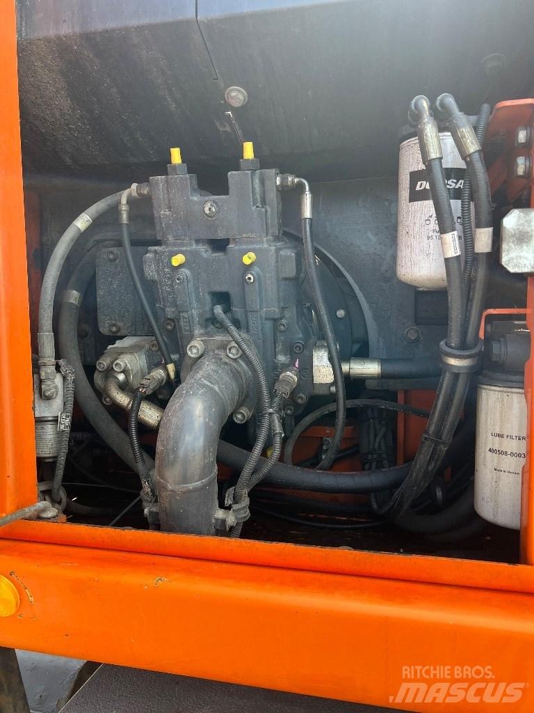 Doosan DX 160 W-3 ホイール式油圧ショベル（パワーショベル・ユンボ・バックホー）