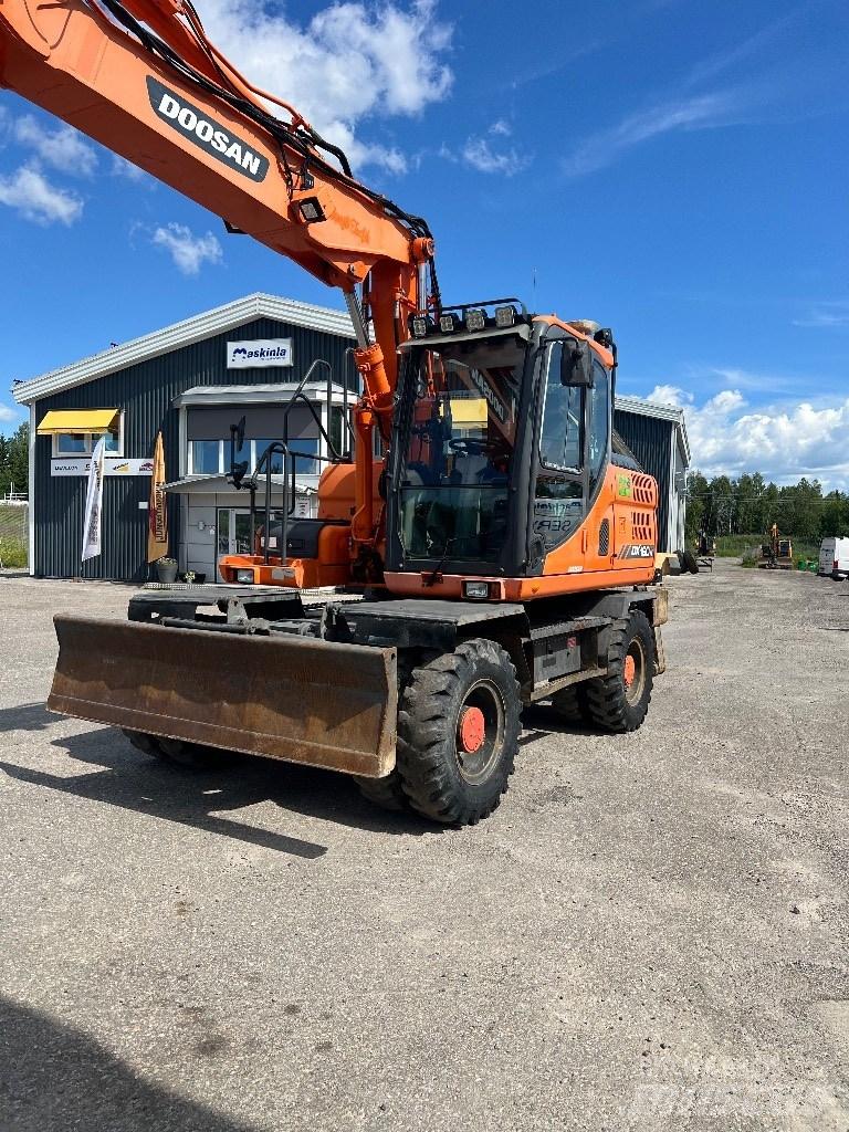 Doosan DX 160 W-3 ホイール式油圧ショベル（パワーショベル・ユンボ・バックホー）
